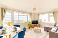 Panoramic Sea View 2 bedroom Sleeps 6-Free Parking - Bed and Breakfast Bournemouth