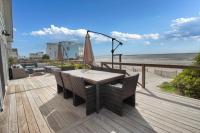 Oceanfront Nest Up - B&B Folly Beach