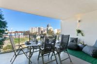 Luxe Chic 3BR Apt City Skyline views - Chambres d’hôtes Perth