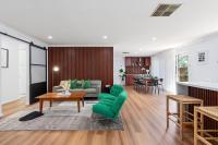 4BR Ardross Mid-Century Home Walk To Garden City - B&B Perth