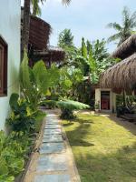 The Sleepney Room - Unique Converted Jeepney House - B&B General Luna