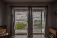 Ground Floor Beachfront Suite - Sleeps 6 - Pool and Sauna - B&B Lincoln City