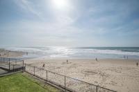 Stunning Beachfront Suite - Sleeps 4 - Second Floor - Pool and Sauna - Chambres d'hôtes Lincoln City