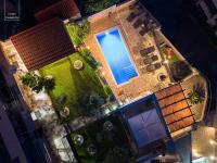 Home PANDZA - Omiš, private pool close to the beach - B&B Omiš