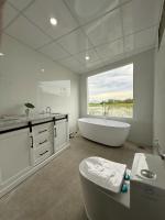 Studio with Spa Bath
