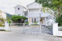 Apartment Lucija with Terrace - B&B Baška