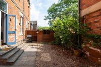 3 Bed Newark Home with Grand Ceilings & Cozy Vibes - B&B