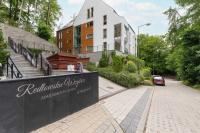 Cosy Apartment Parking & Balcony Close to the Kępa Redłowska by Noclegi Renters - Chambres d'hôtes Gdynia