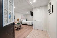 Suite con bañera de hidromasaje y cama grande