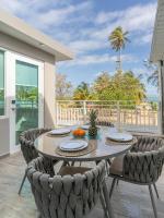 AQUA Terrazas Studio 7 - Beachfront Getaway with King Bed & Pool - Chambres d’hôtes Dorado