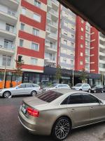 Warm 2BR in Heart of City, Walk to Shops & Cafés - Chambres d'hôtes Shkodër