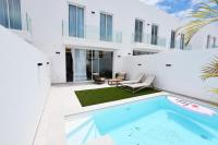 Book Jet - Paradise Dunes Villa with HEATED private pool - Bed and Breakfast Corralejo