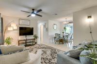 Port Charlotte Home with Sunroom, Grill and Fire Pit! - Chambres d’hôtes Port Charlotte