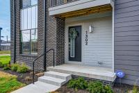 Specious Luxury wRooftop 1 mi DT Indy Sleeps 6 - B&B Indianapolis