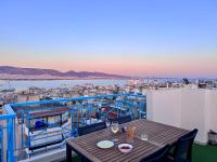 Apartment with a private rooftop - B&B Piraeus