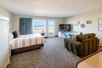 Beachfront Condo - Ground Floor - Ocean Views - Pool & Hot Tub - B&B Lincoln City