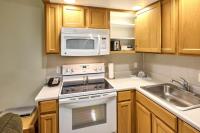 Oceanfront Studio With Full Kitchen - Beach Access - Pool & Hot Tub - B&B Lincoln City