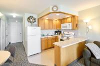 Ocean View Suite - Sleeps Six - Heated Indoor Pool & Hot Tub Access - B&B Lincoln City