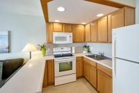 Fireplace Suite With King Bed Full Kitchen Ocean Views - Heated Indoor Pool and Hot Tub - B&B Lincoln City