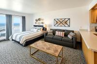 Oceanfront Suite - King Bed - Heated Indoor Pool & Hot Tub - B&B Lincoln City