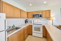 King Suite - Oceanfront Balcony & Central Location - Pool & Hot Tub - B&B Lincoln City
