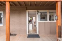 Uptown Sedona Haven with Red Rock Views and Pet Friendly Courtyard - B&B Sedona