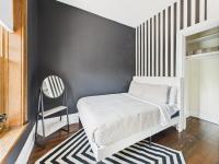 Wrigleyville Gem with Hidden Bar & Vintage Charm - Chambres d’hôtes Chicago