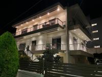 Χenion Inn - Athens Airport, Easy Check In Anytime - B&B Markópoulo