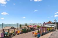Lovely one bedroom apartment near beach, train station, shops and buses - B&B