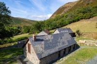 Cwm Clyd Longhouse - Bed and Breakfast Llanwrthwl