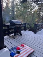 Moonridge Bear Mountain Cabin Hot Tub Pet Friendly Walk to Slopes Hike Golf Zoo - Chambres d'hôtes Big Bear Lake
