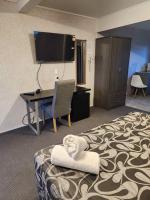 Studio Lit Queen-Size 