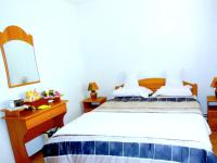 Camera Matrimoniale con Bagno in Comune 