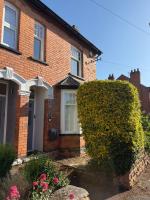 West Bridgford 2 Bed 2 Bathroom Apartment with parking - Chambres d’hôtes Nottingham