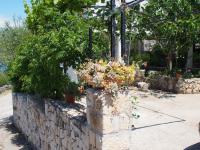 Villa Nada with garden, 80m from the beach - B&B Vinišće