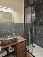 Chambre Quadruple avec Salle de Bains Privative