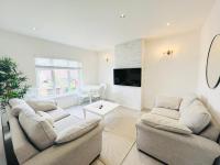 Bright 2-bed Flat - 1 Min To Enfield Lock Station! - B&B
