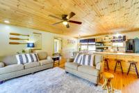 Near Table Rock Lake Family Home with Deck and Views - B&B Golden