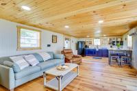 Yard w/ Lake View: Home Near Table Rock Lake! - B&B Golden