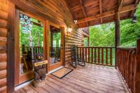 Ideal Location- Large Private Cabin w/Bear Visits! - B&B Gatlinburg