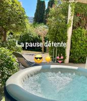 Oasis de verdure en centre-ville - jacuzzi privé - B&B Mandelieu-la-Napoule