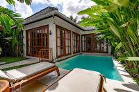 Moonlight by EVDEkimi - Stylish 2BR escape with Tropical garden and Pool - B&B Ubud