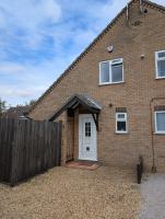 Lovely 1 Bedroom House with Private Garden and Parking - B&B Peterborough