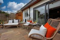 Beautiful 5 bed house, relaxing garden and driveway parking 10 min to the beach - B&B Southend-on-Sea