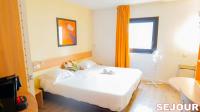 Paris Retreat 5 minutes from Hoche MetroParking - B&B