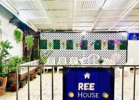 Ree House Sukhumvit Adults Only Guesthouse near MRT - B&B Bangkok
