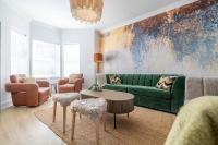 Large house in centre of Portrush with free parking x 2 cars - B&B