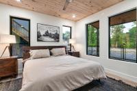 Cozy Retreat Luxurious stay with Pool & Hot Tub - Bed and Breakfast Sevierville
