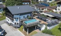 The Poolhouse Boutique Lodge - B&B Saalbach