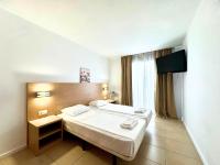Trimar Central Beach Apartment & Parking - B&B Lloret de Mar